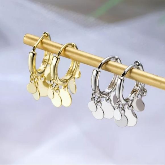 NEW 18K GOLD ROUND DISC TASSEL HOOP EARRINGS, NICE EARRINGS, CUTE EARRINGS - Picture 2 of 5